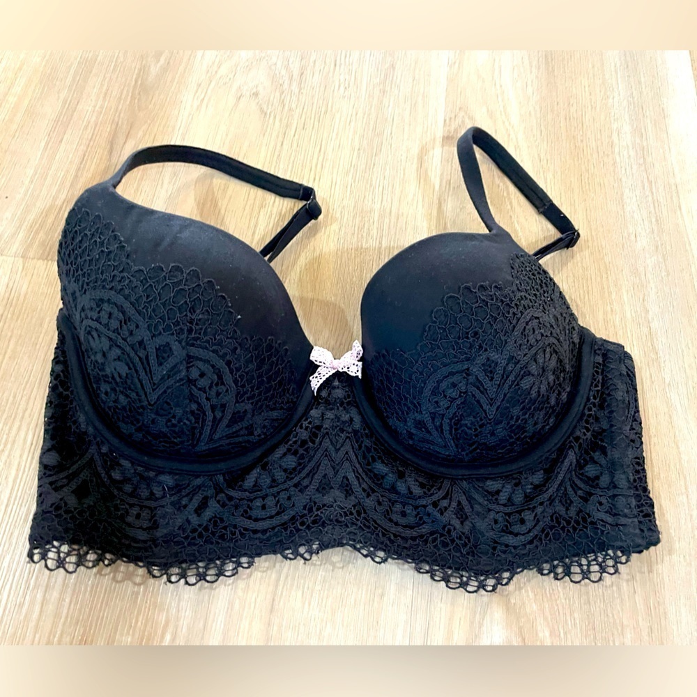 VICTORIAS SECRET Lined Demi Black Lace Bra. Size 32D